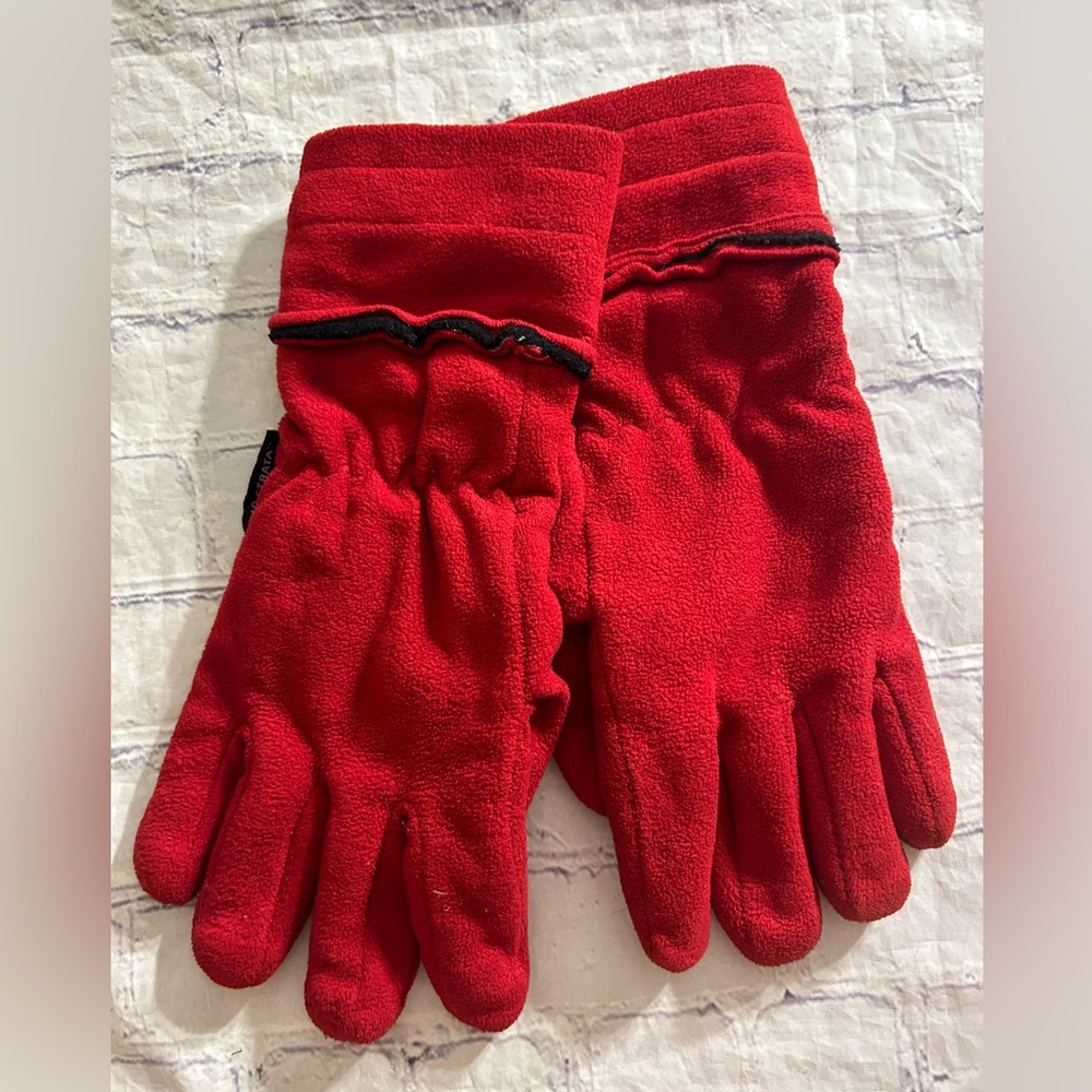 FALLS CREEK RED AND BLACK FLEECE POLYESTER WITH TOUCH SCREEN ONE SIZE GLOVES